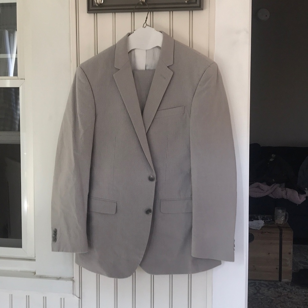 Kenneth Cole Reaction Grey Seersucker Style Suit